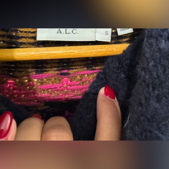 ALC thick wool sweater. Mockneck. Navy blue with pink accents. Nordic Style - Picture 4 of 5